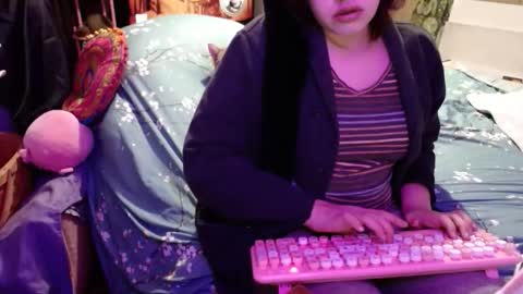 Snapshot of smokydian chatting on 12-03-25, 01:02 DIAN dee-ann online show from 12-03-25, 01:02