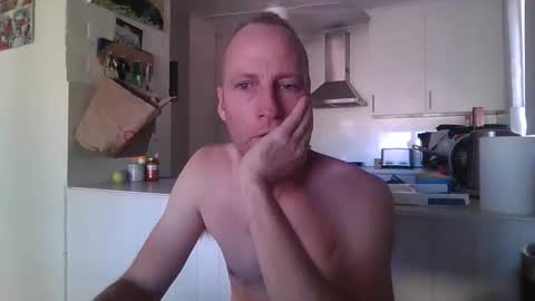 Snapshot of smoothroundbottom chatting on 02-14-25, 02:07 KinkyDonks online show from 02-14-25, 02:07