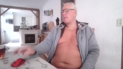 Snapshot of smoothy5460 chatting on 12-04-24, 08:45 smoothy5460 online show from 12-04-24, 08:45