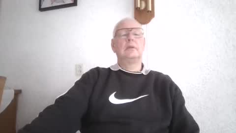 Snapshot of smoothy5460 chatting on 01-06-25, 02:25 smoothy5460 online show from 01-06-25, 02:25