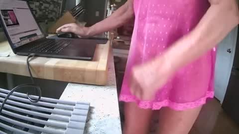 smthbtm53 online show from 06-26-26, 12:42