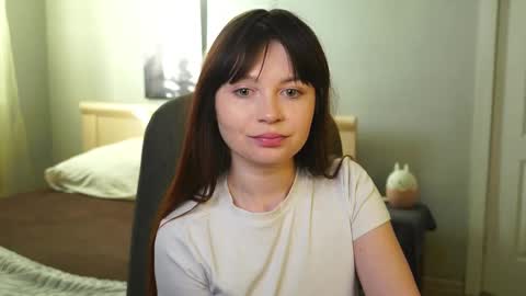 Snapshot of sn0wy_queen chatting on 02-17-26, 02:30 Lissy online show from 02-17-26, 02:30