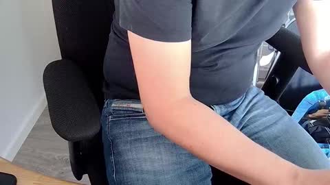 Snapshot of sneakybill82 chatting on 09-17-25, 06:04 Sneakybill online show from 09-17-25, 06:04