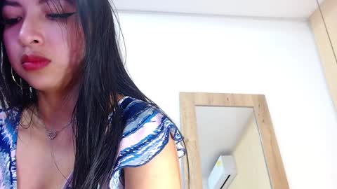 Snapshot of sneakyy_fantasy chatting on 12-14-24, 06:02 Hellen online show from 12-14-24, 06:02