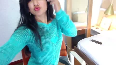 Snapshot of sneakyy_fantasy chatting on 12-19-24, 03:51 Hellen online show from 12-19-24, 03:51