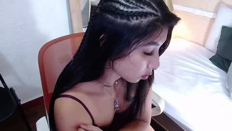 Snapshot of sneakyy_fantasy chatting on 01-03-25, 04:00 Hellen online show from 01-03-25, 04:00