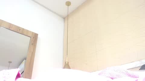 Snapshot of sneakyy_fantasy chatting on 01-04-25, 10:16 Hellen online show from 01-04-25, 10:16