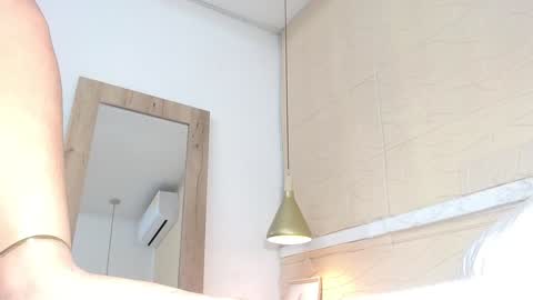 Snapshot of sneakyy_fantasy chatting on 01-14-25, 10:17 Hellen online show from 01-14-25, 10:17