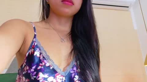 Snapshot of sneakyy_fantasy chatting on 02-26-25, 10:04 Hellen online show from 02-26-25, 10:04