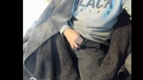 Snapshot of snip1977 chatting on 12-17-25, 09:37 snip1977 online show from 12-17-25, 09:37