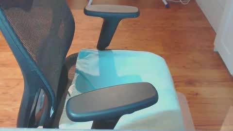 Snapshot of snooze85 chatting on 09-27-25, 05:01 Cbt-Slave online show from 09-27-25, 05:01