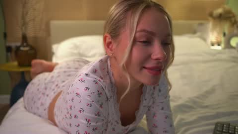 Snapshot of snow_is_falling chatting on 12-06-24, 11:54 Candice Snow online show from 12-06-24, 11:54