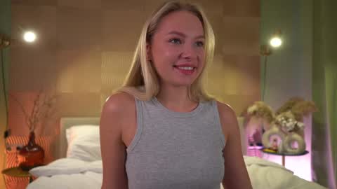 Snapshot of snow_is_falling chatting on 12-15-24, 12:06 Candice Snow online show from 12-15-24, 12:06