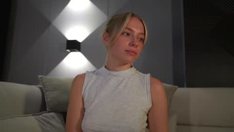 Snapshot of snow_is_falling chatting on 01-23-25, 06:24 Candice Snow online show from 01-23-25, 06:24