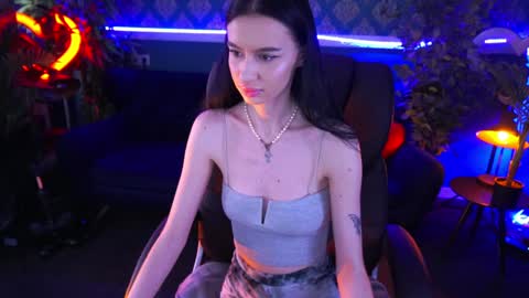 snow_whiteeex online show from 02-04-25, 10:00