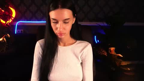 snow_whiteeex online show from 09-12-25, 05:51