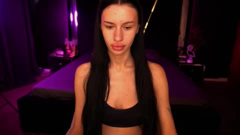 snow_whiteeex online show from 09-13-25, 05:40