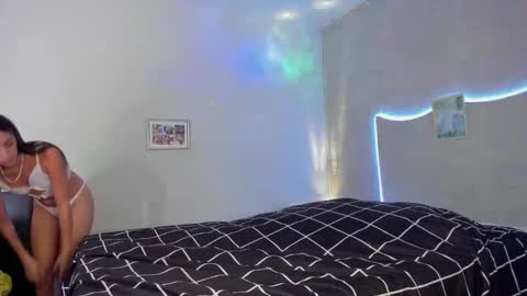 snowbabyxox online show from 11-10-25, 05:12