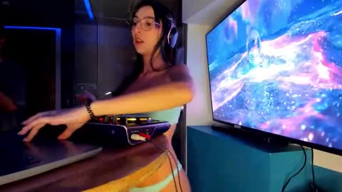 snowbabyxox online show from 11-23-25, 10:31