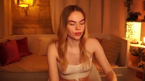 Snapshot of snowbarbieee chatting on 01-15-25, 02:46 Hanna online show from 01-15-25, 02:46