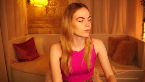 Snapshot of snowbarbieee chatting on 02-09-25, 04:18 Hanna online show from 02-09-25, 04:18