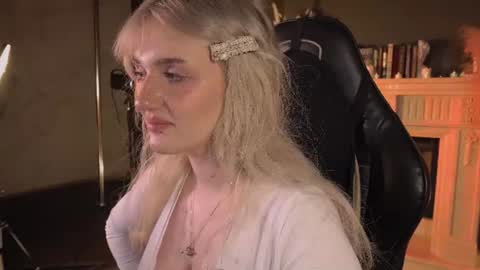 Ellie online show from 06-25-26, 05:34
