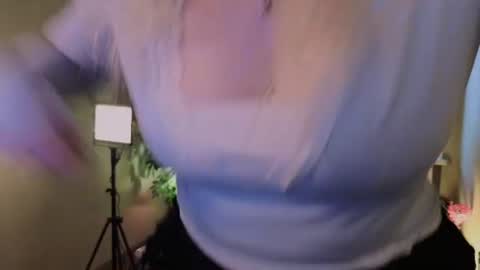 Ellie online show from 07-26-26, 05:37