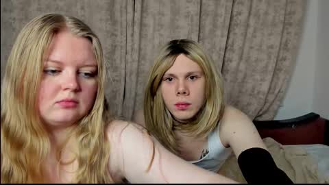 Snapshot of snowwgirll chatting on 02-16-26, 12:40 Snowwgirlls online show from 02-16-26, 12:40