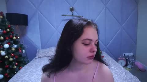 snowwhite_bella online show from 12-21-25, 06:31