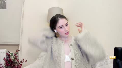 Snapshot of snowww_white chatting on 12-28-24, 06:28 Ann online show from 12-28-24, 06:28