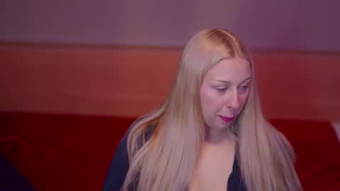 Snapshot of snowyphoenix chatting on 03-18-26, 11:30 Snowy Bubbles online show from 03-18-26, 11:30