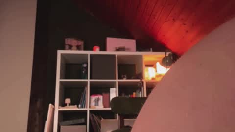 Snapshot of snsme chatting on 11-18-25, 07:07 S online show from 11-18-25, 07:07