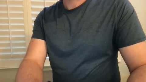 Snapshot of socal805c chatting on 11-26-25, 11:50 chris online show from 11-26-25, 11:50