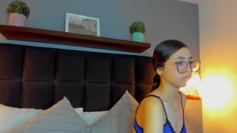Snapshot of sofi_alix chatting on 05-18-26, 06:58 S O F I online show from 05-18-26, 06:58
