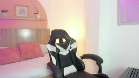 Snapshot of sofi_alix chatting on 06-16-26, 07:16 S O F I online show from 06-16-26, 07:16