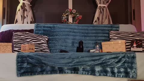 Sofi Mora online show from 12-24-24, 06:39