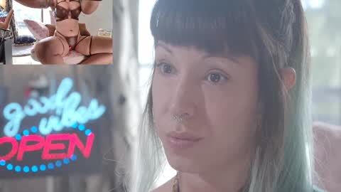 Sofi Mora online show from 10-26-25, 02:34