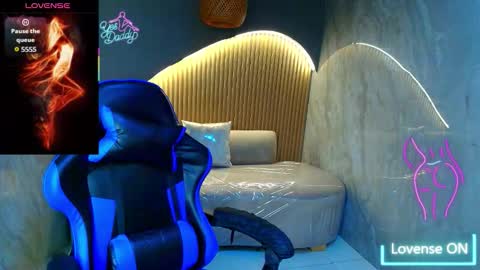 sofi_r_ online show from 02-11-26, 01:27