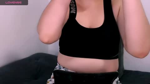 Snapshot of sofi_rojas1 chatting on 06-07-26, 02:27 sofi rojas online show from 06-07-26, 02:27