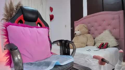 Snapshot of sofi_ruiz_ chatting on 06-13-26, 01:36 Sofia online show from 06-13-26, 01:36