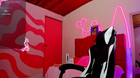 Snapshot of sofi_sweetcam21 chatting on 02-10-25, 10:42 LAURA SOFIA online show from 02-10-25, 10:42