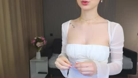 Snapshot of sofia__home chatting on 10-29-25, 04:09 Sofia online show from 10-29-25, 04:09