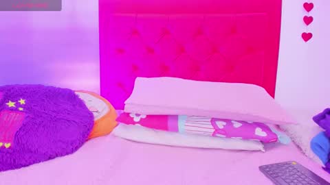 Snapshot of sofia_girl_ chatting on 02-15-25, 07:27 SOFIA online show from 02-15-25, 07:27