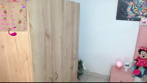 Snapshot of sofia_gold_ chatting on 12-17-24, 03:28 sofia online show from 12-17-24, 03:28