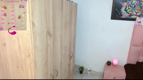 Snapshot of sofia_gold_ chatting on 02-15-25, 08:11 sofia online show from 02-15-25, 08:11