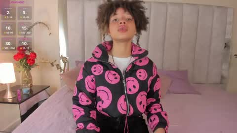 Snapshot of sofia_kay_ chatting on 06-06-26, 08:02 S O F I A online show from 06-06-26, 08:02