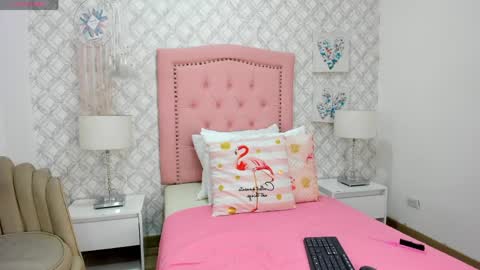 sofia_martinez9 online show from 04-01-26, 07:22