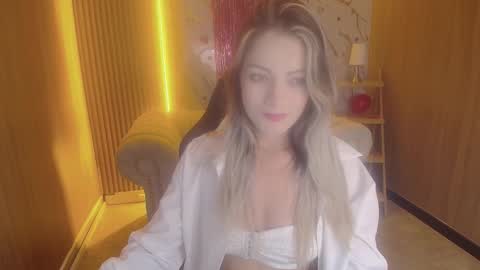 Snapshot of sofia_nova_tf chatting on 02-19-26, 01:29 sofi online show from 02-19-26, 01:29