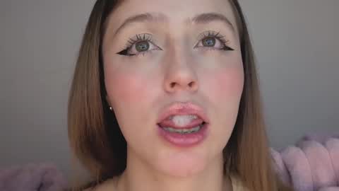     online show from 10-07-25, 03:25