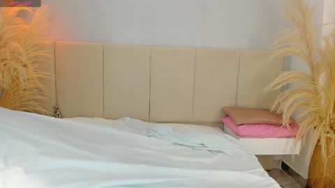 SOFIA PAMELA online show from 01-04-25, 06:30